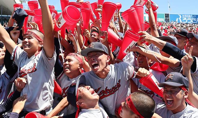 23일 일본 전국 고교야구선수권대회(고시엔) 결승전에서 교토국제고가 간토다이이치고와 2-1 승리를 거두고 우승을 차지했다. 연합뉴스