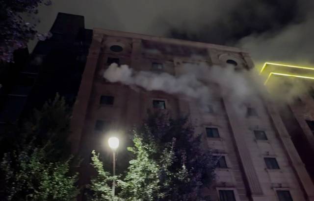 화재 당시 호텔 밖으로 연기가 분출되고 있다. 부천소방소 제공