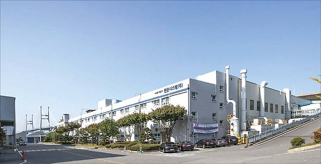한국타이어앤테크놀로지의 한온시스템 인수가 삐걱대면서 배경에 관심이 쏠린다. 사진은 한온시스템 평택공장 전경. (한온시스템 제공)