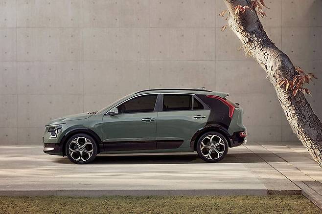 2025년형 기아 니로 측면