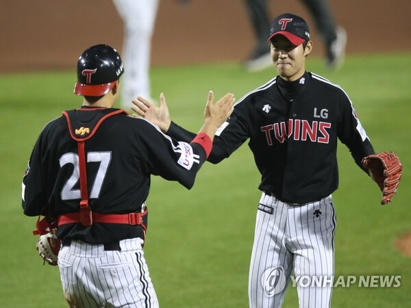 LG 시절 이상규(오른쪽). ⓒ연합뉴스