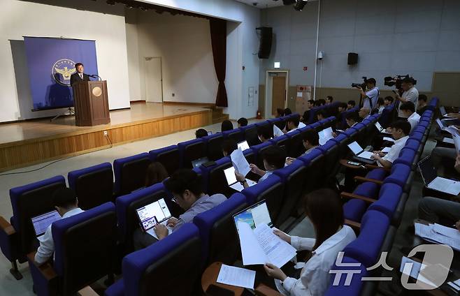 김종민 화성 아리셀 공장 화재 사고 수사본부장이 23일 오전 경기 화성시 화성서부경찰서에서 열린 '화성 아리셀 공장 화재 사고 수사결과 브리핑'에서 수사결과 발표를 하고 있다. 2024.8.23/뉴스1 ⓒ News1 김영운 기자