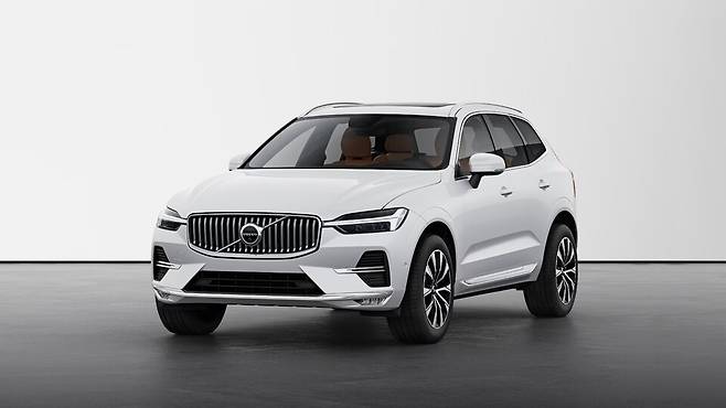 볼보 XC60 2025년형 모델 B5 울트라 브라이트