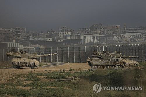 가자지구에 주둔한 이스라엘군. AP 연합뉴스