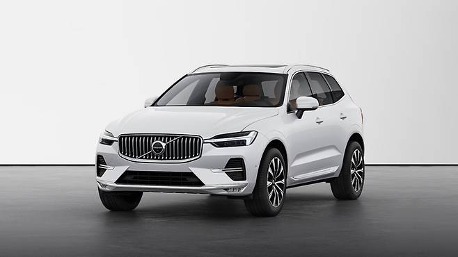 볼보 XC60 2025년식 모델.