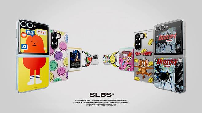 슬래시비슬래시가 ‘SLBS’ 브랜드로 출시한 다양한 모바일 액세서리. 스마트폰 케이스뿐 아니라 워치, 이어폰 등 다양한 제품을 꾸밀 수 있다. <슬래시비슬래시>
