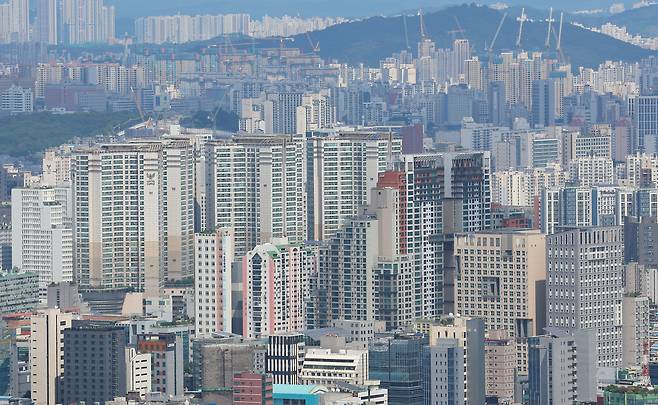 서울 남산에서 바라본 서울 아파트 단지 모습. [연합]