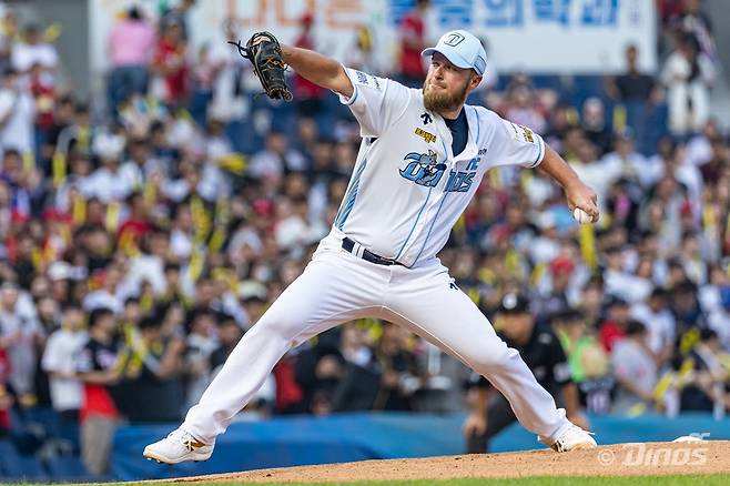 NC 투수 요키시는 25일 창원 NC파크에서 열린 '2024 신한 SOL Bank KBO 리그' KIA와 주말 3연전 마지막 경기에서 선발 등판했다. 이날 5⅓이닝 2실점으로 호투해 지난해 5월 31일 대전 한화전 이후 452일 만에 승리 투수가 됐다. NC 다이노스