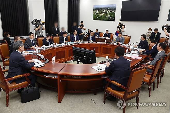 국회 정보위원회 전체회의 (서울=연합뉴스) 29일 오후 서울 여의도 국회에서 국회 정보위원회 전체회의가 열리고 있다.2024.7.29 [국회사진기자단] photo@yna.co.kr