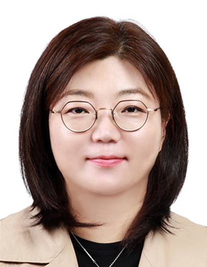 어도어는 27일 이사회를 열고 김주영 어도어 사내이사(하이브 CHRO·최고인사책임자)를 신임 대표이사로 선임했다고 밝혔다. 사진은 김주영 어도어 신임 대표이사. 사진 | 연합뉴스