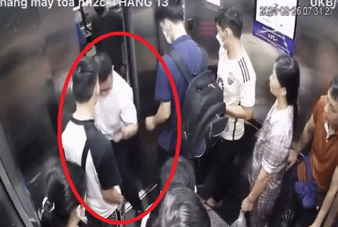 베트남의 한 아파트 엘리베이터 사고 영상. (사진=docnhanh 캡처)