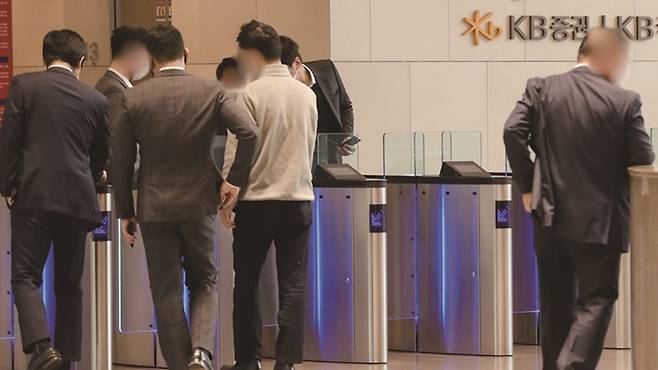 2019년 터진 사모펀드 환매 중단 사태에 국내 투자업계가 휘청였다.[사진=뉴시스]&nbsp;