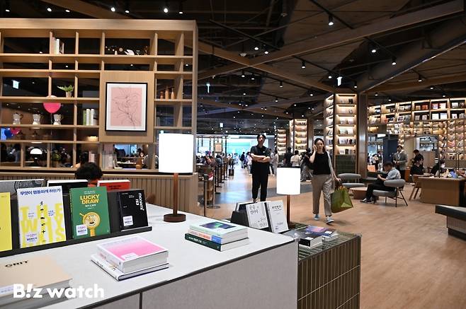 이마트가 29일 경기도 용인에 위치한 이마트 죽전점에 스타필드 DNA를 입힌 신개념 쇼핑 공간 '스타필드 마켓'을 새롭게 선보이고 있다./사진=이명근 기자 qwe123@