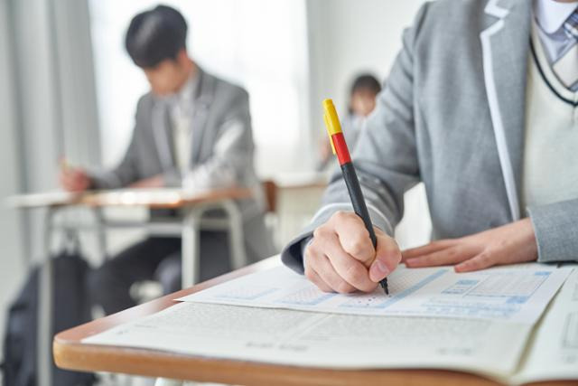 12.jpg 엄마가 자녀 표준점수 높이려 수능 본다..."점수 왜곡 충분히 가능"