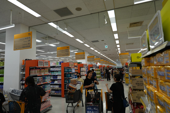 Emart hypermarket at the Starfield Market Emart Jukjeon in Yongin, Gyeonggi [CHO YONG-JUN]