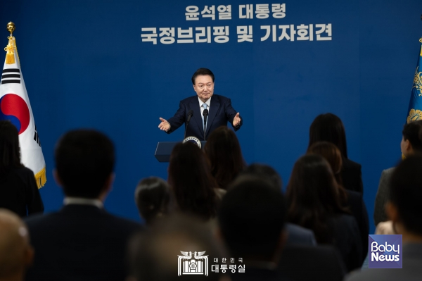 서울 용산 대통령실에서 국정브리핑 및 기자회견을 진행하고 있는 윤석열 대통령. ⓒ대통령실