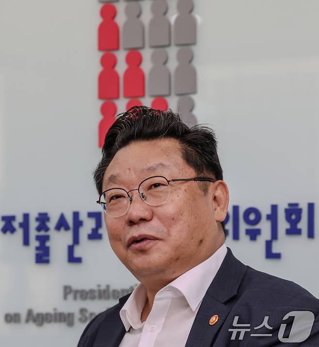 주형환 저출산고령사회위원회 부위원장이 27일 서울 종로구 정부서울청사에서 뉴스1과 인터뷰를 하고 있다. 2024.8.27/뉴스1 ⓒ News1 허경 기자