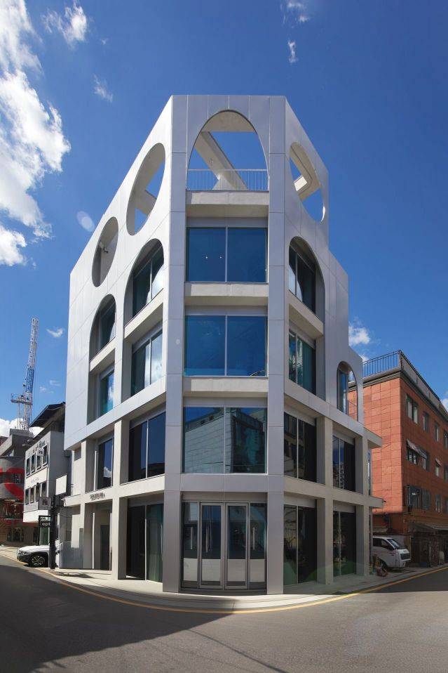 에이피알이 오픈한 플래그십 스토어 ‘스페이스 도산’ 외부 경관. [사진제공=에이피알]