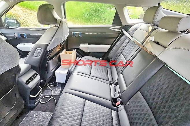 사진 : 기아 EV4 테스트카 (출처=Shorts Car)