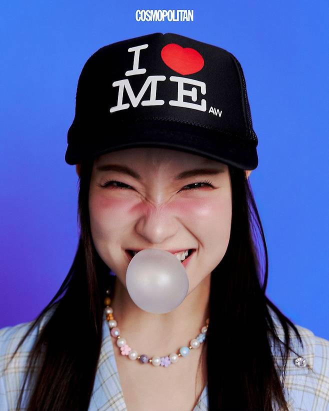 드레스 4 Mile. 모자 Ashley Williams. 목걸이 Twentyoneaugust.