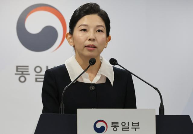 김인애 통일부 부대변인이 23일 오전 서울 종로구 정부서울청사에서 현안 관련 정례브리핑을 하고 있다. 뉴시스