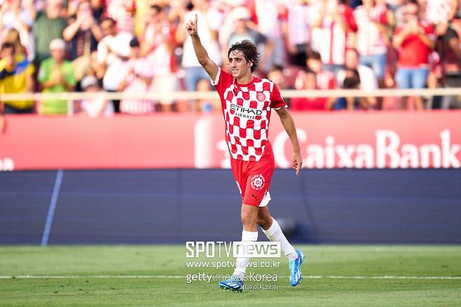 ▲ 이날 승리의 주역은 브라이언 힐이었다. 힐은 전반 34분 오른쪽에서 올라온 날카로운 크로스를 향해 달려든 뒤, 정확한 슬라이딩 슈팅으로 오사수나의 골망을 갈랐다. 지로나 이적 후 데뷔골이었다. 여기에 더해 힐은 이날 패스 성공률 92%와 슈팅 2회, 찬스 메이킹 1회를 기록하는 등 종횡무진 활약을 펼쳤다.