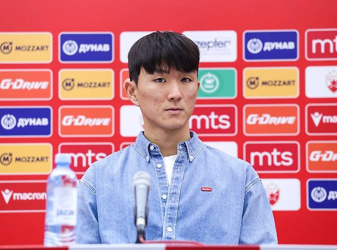 세르비아 매체 텔레그라프가 29일(한국시간) 황인범이 2024-2025시즌 유럽축구연맹(UEFA) 챔피언스리그 본선 진출을 확정한 즈베즈다에 잔류한다고 보도했다.&nbsp;  즈베즈다는 이날 세르비아 베오그라드에 있는 슈타디온 라이코 미티치에서 열린 보되글림트(노르웨이)와의 대회 예선 플레이오프 2차전에서 2-0으로 승리했다.&nbsp;즈베즈다가 챔피언스리그 진출에 성공하면서 황인범의 잔류 가능성이 높아지고 있다. 즈베즈다