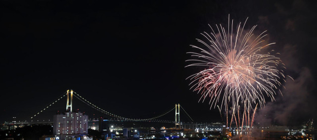 지난해 5월 열린 울산고래축제 불꽃놀이. 사진제공=울산시