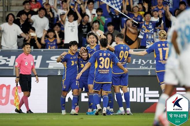 기뻐하는 울산 HD 선수들. /사진=한국프로축구연맹 제공