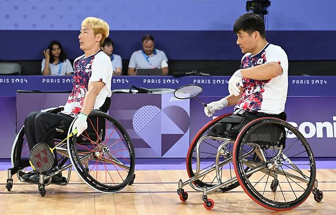 2024 파리 패럴림픽 배드민턴 대표팀 최정만(왼쪽)과 김정준. 사진 | 대한장애인체육회