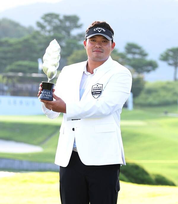 2024년 한국프로골프(KPGA) 투어 신설 대회인 렉서스 마스터즈 우승을 차지한 이승택 프로. 사진제공=KPGA