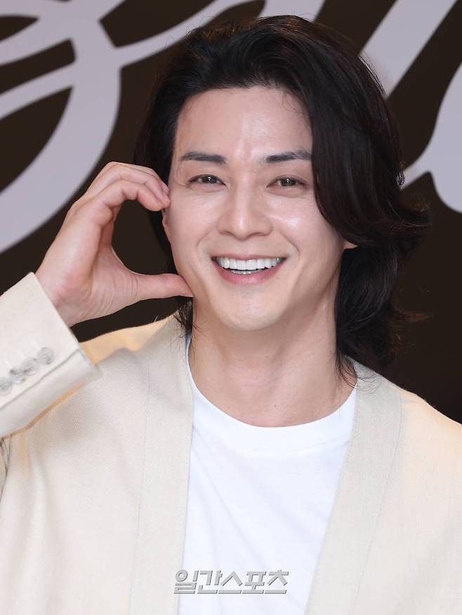 배우 김지훈이 28일 오후 서울 중구 장충동에서 열린 한 패션 브랜드 포토월 행사에 참석해 포즈를 취하고 있다. 서병수 기자 qudtn@edaily.co.kr /2024.03.28/