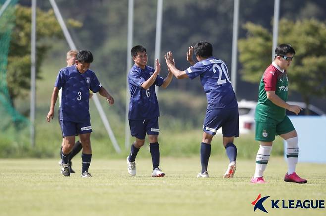 충남 부여 백마강생활체육공원에서 열린 하나은행 초청 K리그 스페셜올림픽코리아 유니파이드 인터내셔널컵 경기 모습. 사진=프로축구연맹