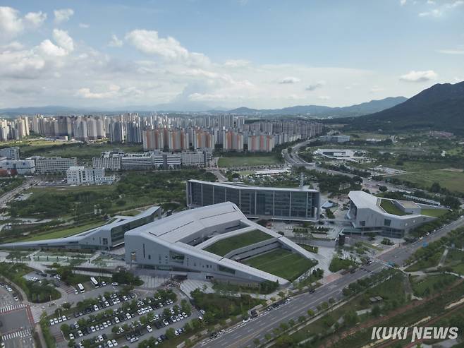 충남도청 전경.