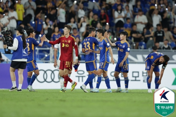 포항에 승리한 뒤 기뻐하는 울산 선수들. 한국프로축구연맹 제공