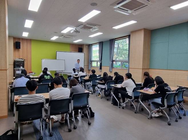 학교밖청소년 검정고시 대비반 수업 모습.