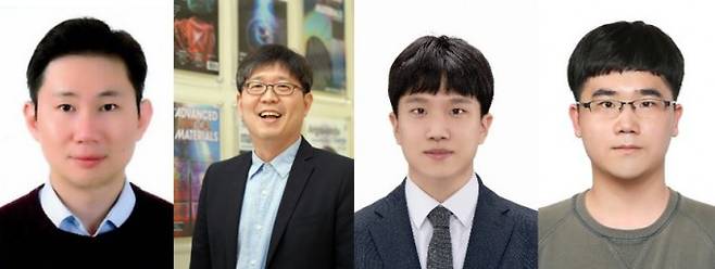 (왼쪽부터) 이효민·노준석 포스텍 화학공학과 교수와 윤종선 연구원, 정충환 통합과정생. 포스텍 제공