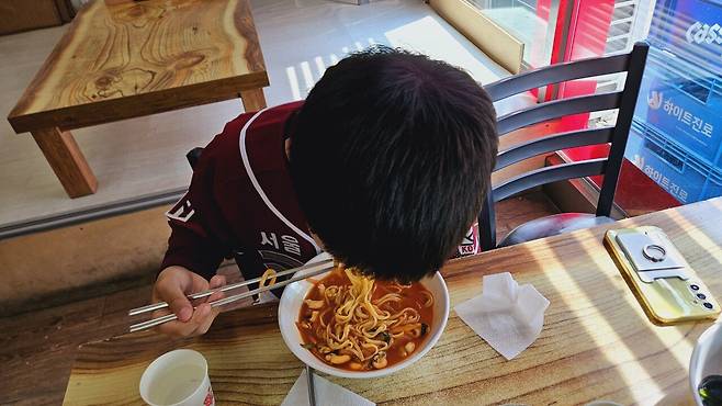 20240901_132457.jpg 아들 야구 시합 전 글러브 구매하고 짬뽕