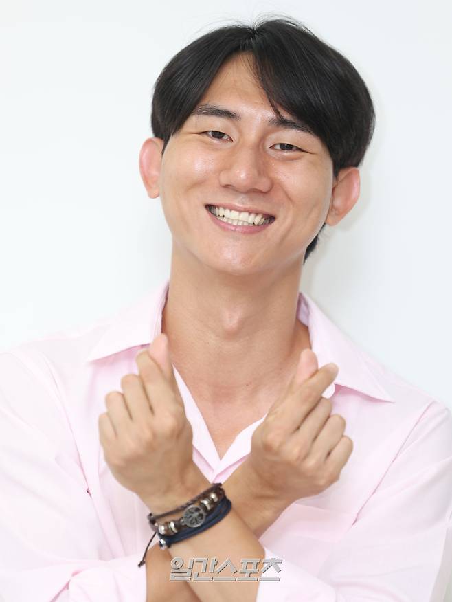 배우 장용원이 29일 오전 서울 중구 순화동 KG타워 20층 라운지에서 진행된 일간스포츠와의 인터뷰에 앞서 포즈를 취하고 있다. 서병수 기자 qudtn@edaily.co.kr /2024.08.29/