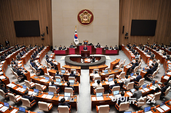 한덕수 국무총리가 2일 오전 서울 여의도 국회에서 2023 회계연도 결산심사를 위해 열린 예산결산특별위원회 전체회의에서 인사말을 하고 있다. [사진=곽영래 기자]