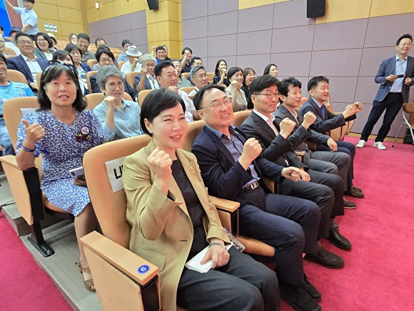 더불어민주당 청주상당지역위원회 산하 노동위원회가 31일 청주시립도서관에서 발대식을 갖고 본격 활동에 나섰다. 2024. 08. 31. [사진=더불어민주당 청주상당지역위원회]