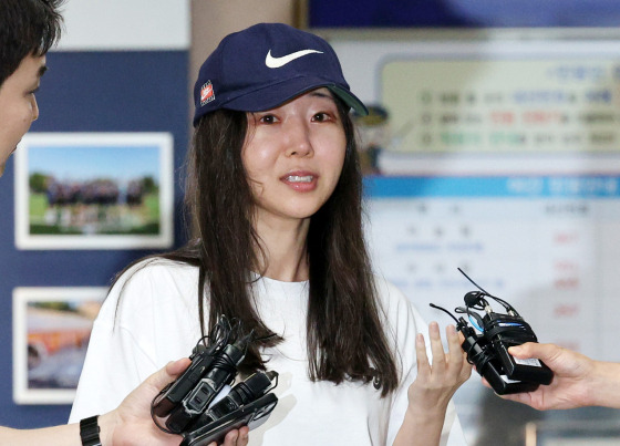 Former CEO Min Hee-jin of ADOR responds to local reporters' questions after being questioned by the police for breach of trust at the Yongsan Police Station in central Seoul on July 9. [NEWS1]