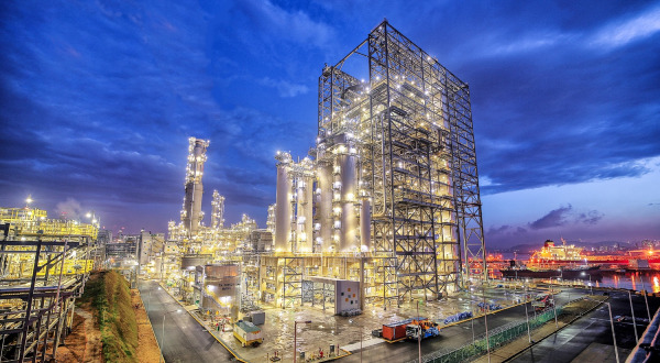 A view of the S-Oil Onsan Refinery, where sustainable aviation fuel is produced using the coprocessing method. [Courtesy of S-Oil Corp.]