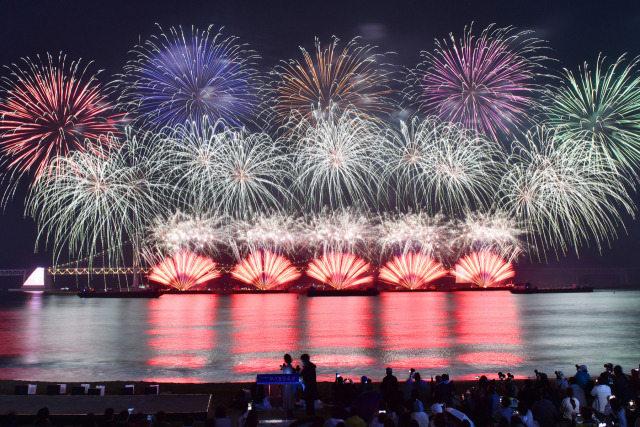 부산 광안리해수욕장 일대에서 열린 제18회 부산불꽃축제 모습. 사진제공=부산시