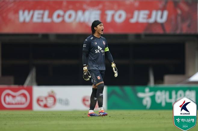 ▲ 제주 유나이티드 김동준 골키퍼가 5년 더 제주의 야신으로 활약 한다. ⓒ한국프로축구연맹