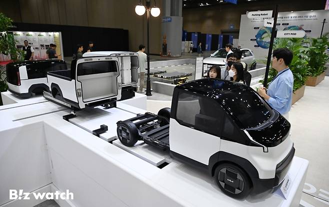 현대자동차그룹이 경기도 고양시 킨텍스에서 3일 열린 '월드 스마트 시티 엑스포 2024 (WSCE 2024)'에 처음으로 참가해 추구하는 사람 중심의 스마트시티를 선보이고 있다./사진=이명근 기자 qwe123@
