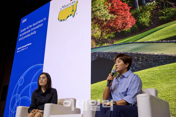 3일 서울 강남구 그랜드 인터컨티넨탈 서울 파르나스에서 열린 ‘IBM AI 서밋 코리아 2024’에서 전 프로 골퍼 박세리(오른쪽) 감독이 이지은 한국IBM 최고기술책임자(CTO) 전무와  ‘AI 기술로 변화하는 스포츠의 미래’를 주제로 대담을 하고 있다.(사진=IBM코리아)