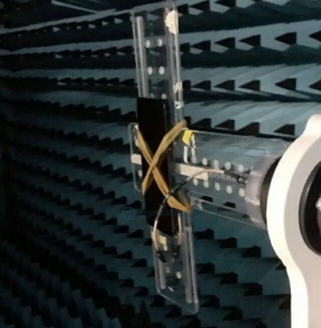 미 FCC의 테스트를 받는 삼성 갤럭시S24 FE의 모습 (사진=마이스마트프라이스)