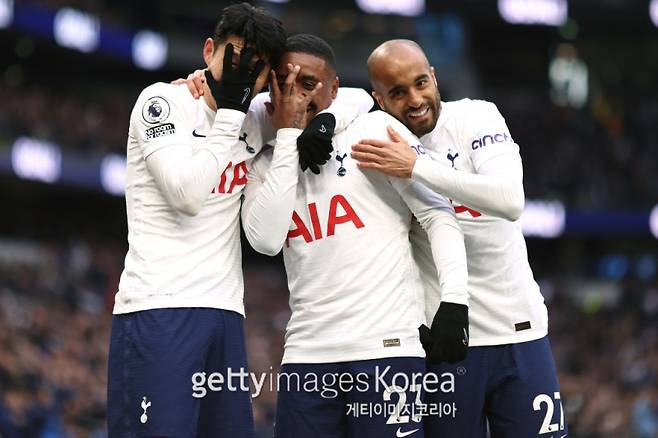 사진은 지난 2021~22시즌 토트넘에서 한솥밥을 먹은 손흥민, 베르바인, 모우라의 모습. 사진=게티이미지