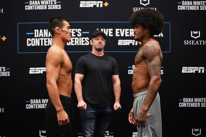 고석현(왼쪽)과 이고르 카발칸티. 사진=UFC